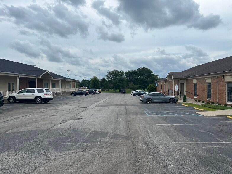 2818 Grant Line Rd, New Albany, IN à louer - Photo de l’immeuble – Image 3 sur 10