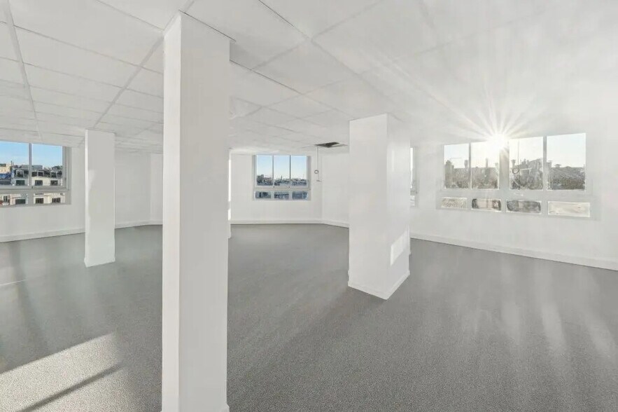 21 Rue D'Artois, Paris à louer - Photo de l’immeuble – Image 3 sur 8