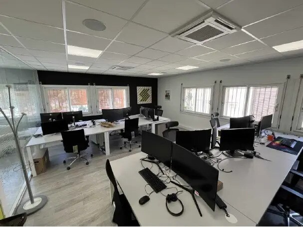 Bureau dans Vitrolles à louer - Photo de l’immeuble – Image 3 sur 13