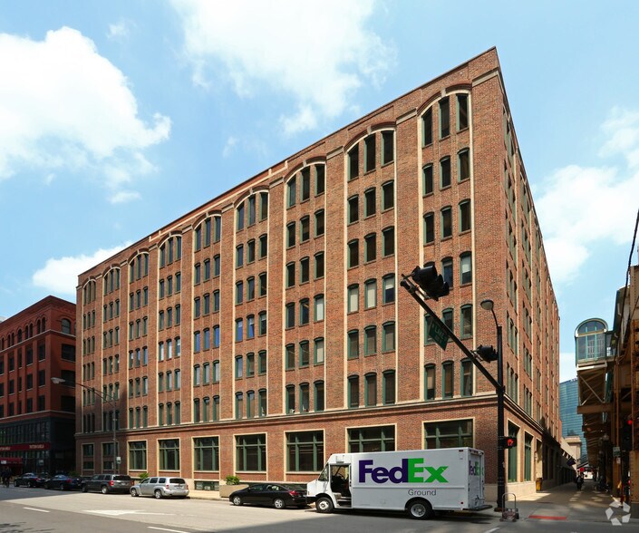 560-566 W Lake St, Chicago, IL à vendre - Photo de l’immeuble – Image 2 sur 17