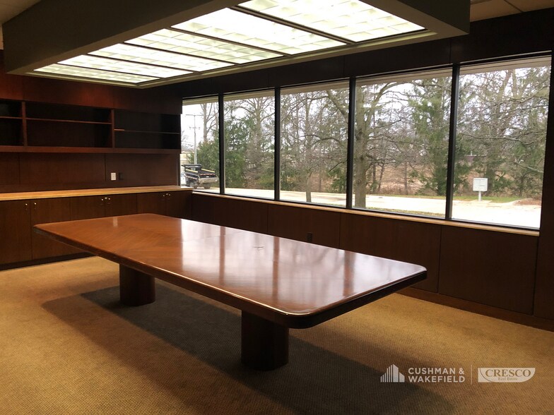 1333 E Highland Rd, Macedonia, OH à louer - Photo de l’immeuble – Image 3 sur 7