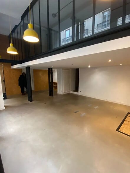 Local commercial dans Paris à vendre - Photo de l’immeuble – Image 1 sur 5