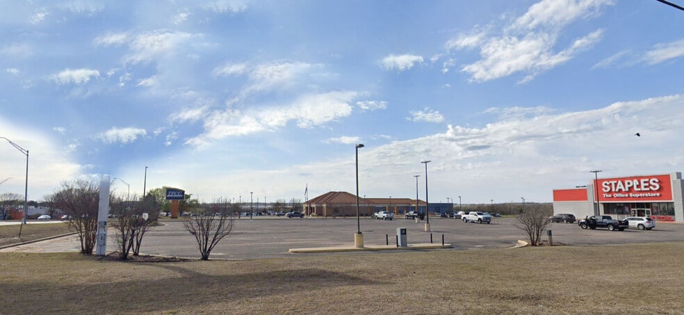 1630 Lonnie Abbott Blvd, Ada, OK à louer - Photo principale – Image 1 sur 4