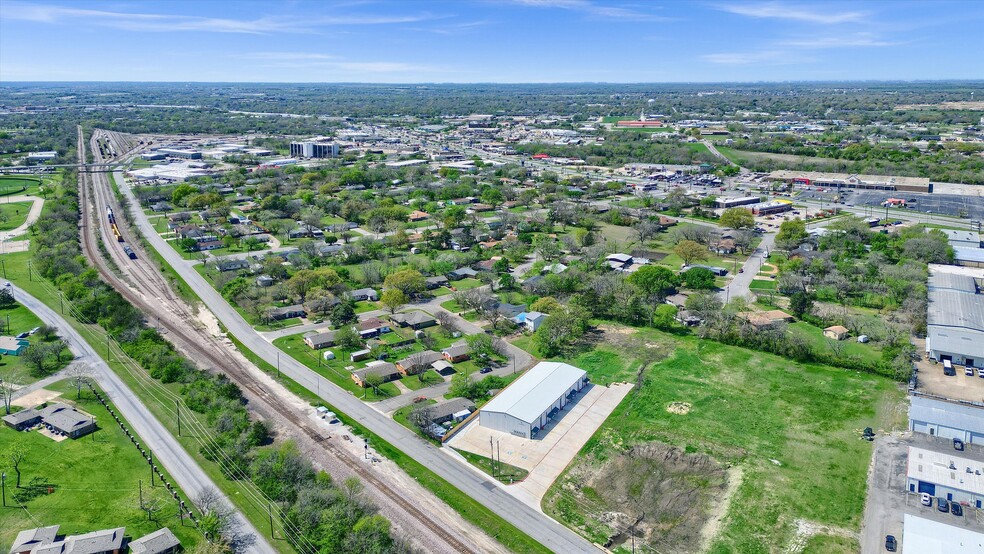 2410 N Frisco Rd, Sherman, TX à louer - Photo de l’immeuble – Image 3 sur 30