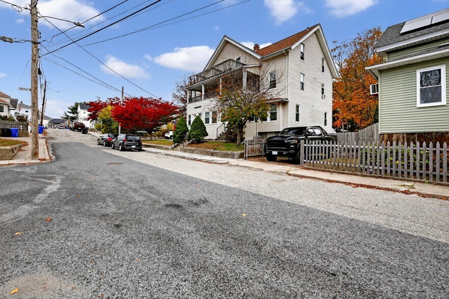 30 Riverdale Ave, West Warwick, RI à vendre - Photo de l’immeuble – Image 1 sur 9
