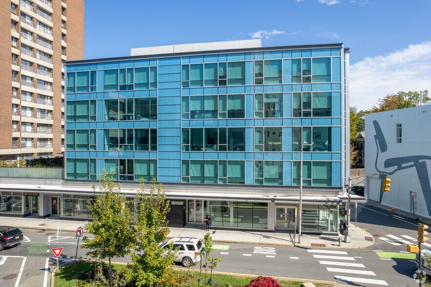 1075 Massachusetts Ave, Cambridge, MA à louer - Photo de l’immeuble – Image 3 sur 9
