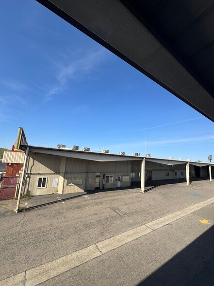 951 Twin View Blvd, Redding, CA à vendre - Photo de l’immeuble – Image 2 sur 2