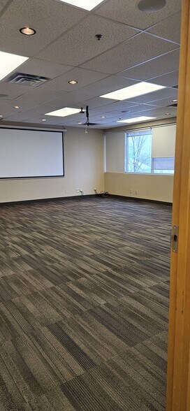 51 Sunpark Dr SE, Calgary, AB à louer - Photo intérieure – Image 2 sur 10