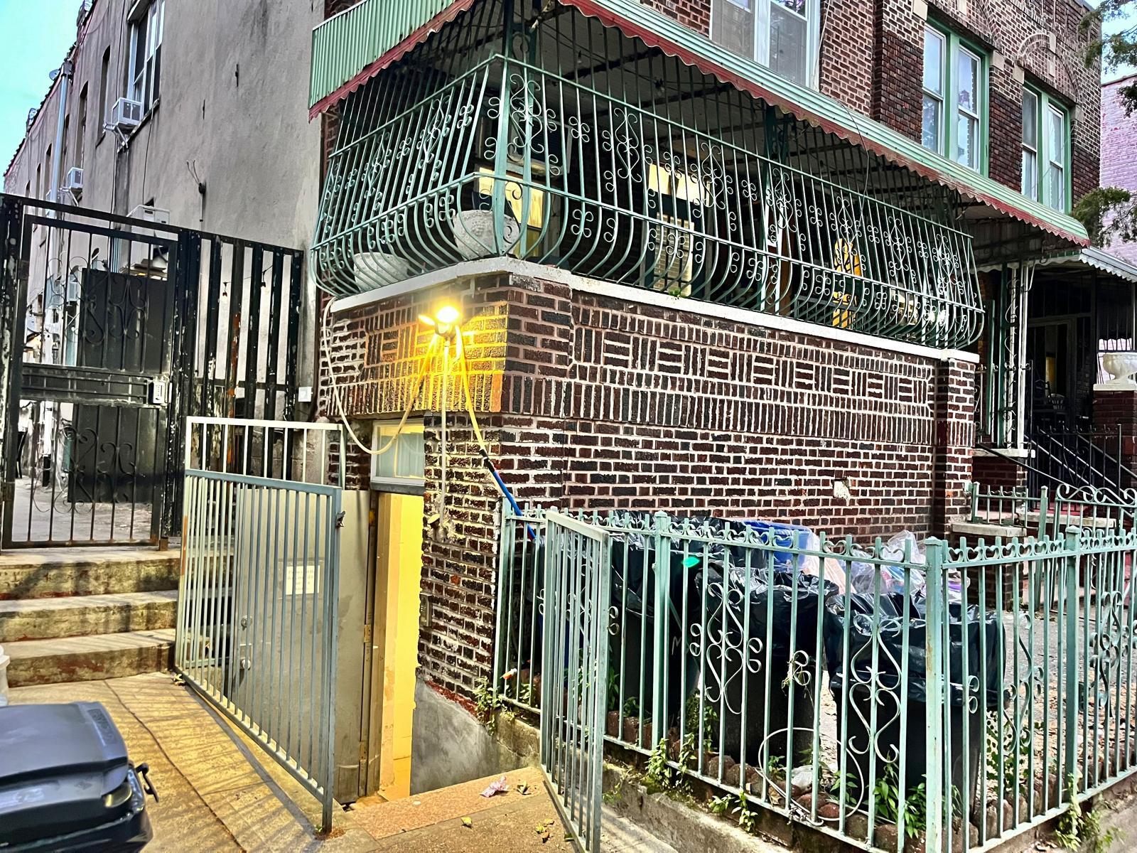 857 Montgomery St, Brooklyn, NY à louer Photo principale– Image 1 sur 17