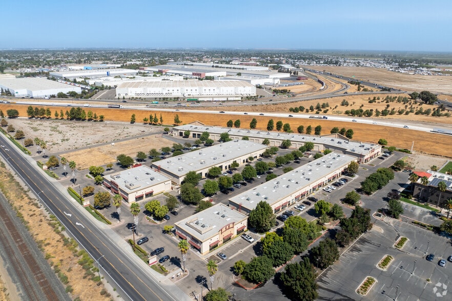 1475 Moffat Blvd, Manteca, CA à louer - Aérien – Image 2 sur 15