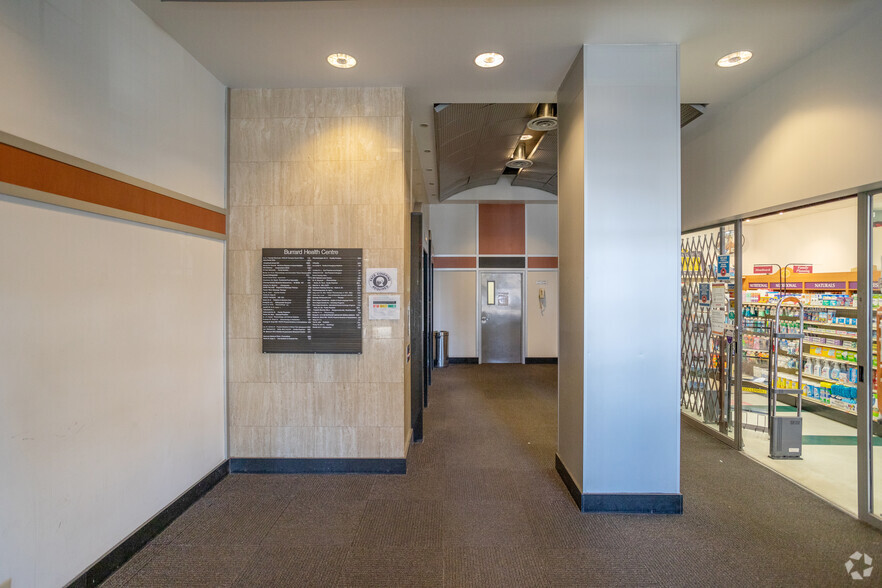 1160 Burrard St, Vancouver, BC à vendre - Hall d’entrée – Image 3 sur 6