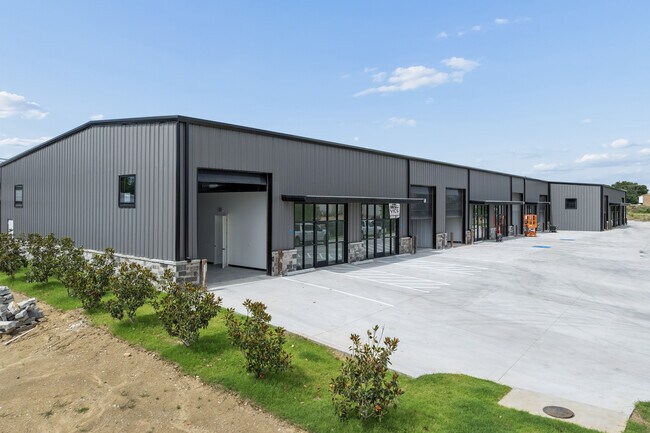 Plus de détails pour 2357 Doreen St, Grand Prairie, TX - Industriel/Logistique à louer