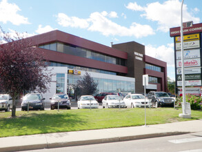 14903-14927 111 Av NW, Edmonton, AB à louer Photo de l’immeuble– Image 1 sur 1