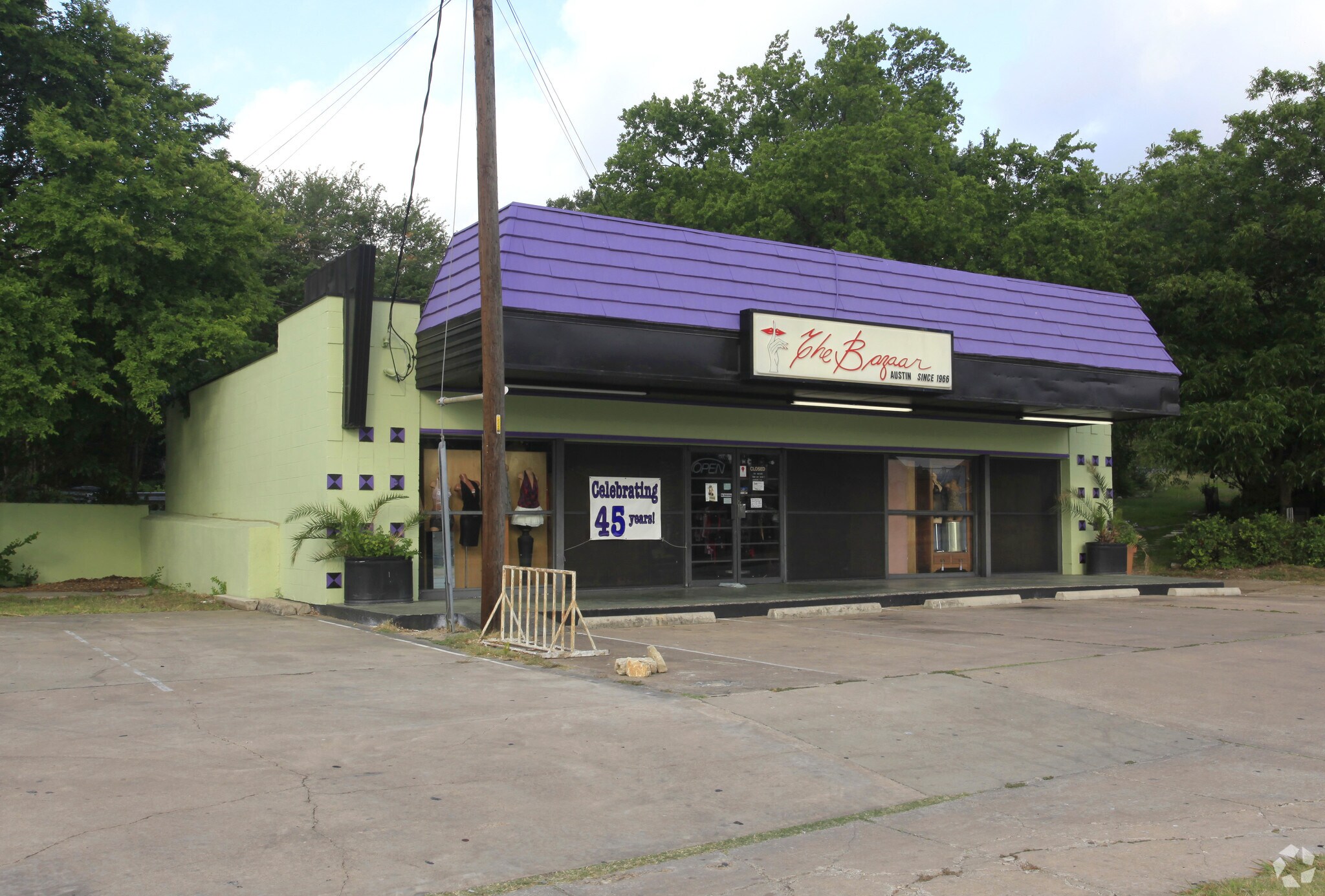 1607 E Riverside Dr, Austin, TX à louer Photo principale– Image 1 sur 3