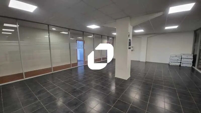 Bureau dans Gradignan à louer - Photo de l’immeuble – Image 2 sur 7