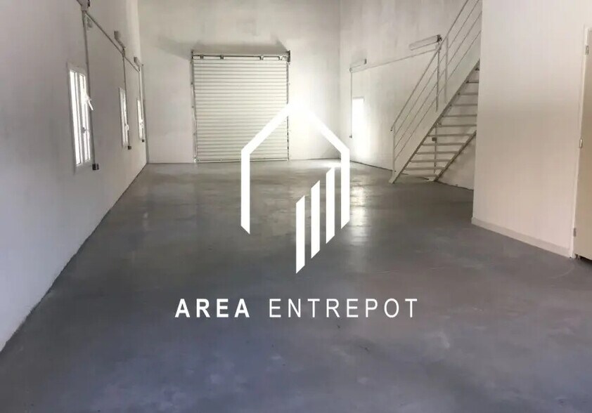 Local d’activités dans Aubagne à louer - Photo intérieure – Image 2 sur 4