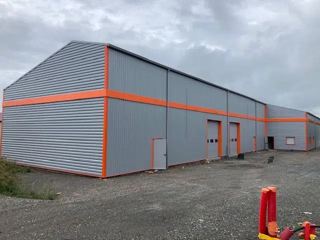 Industriel/Logistique dans Creuzier-le-Neuf à louer - Photo de l’immeuble – Image 1 sur 4