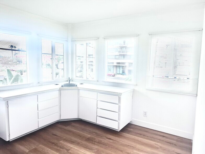 18821 Delaware St, Huntington Beach, CA à louer - Photo de l’immeuble – Image 3 sur 14