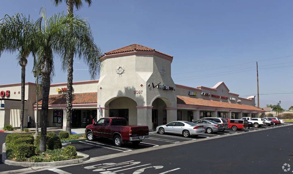 2005-2099 E Washington St, Colton, CA à louer - Photo principale – Image 1 sur 7