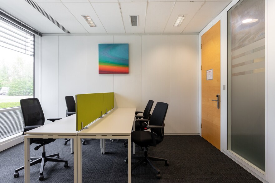 3000 Hillswood Dr, Chertsey à louer - Photo intérieure – Image 3 sur 15