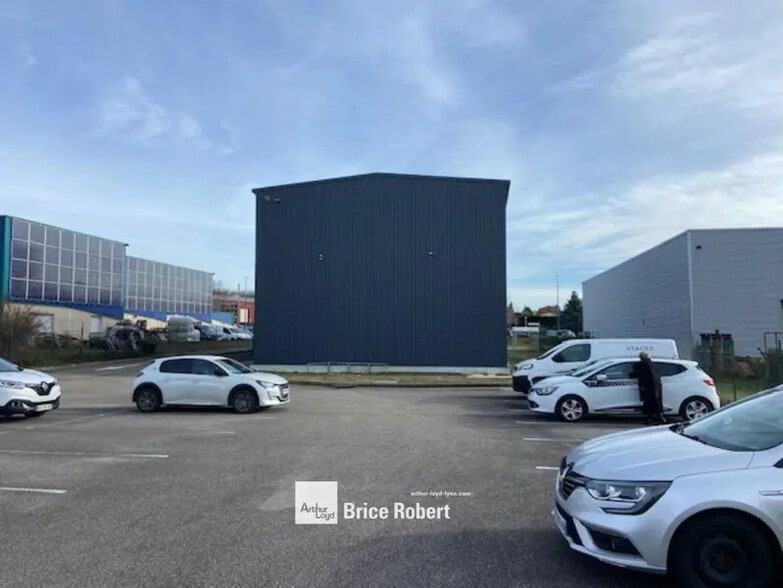 Local d'activités dans Béligneux à vendre - Photo de l’immeuble – Image 3 sur 9