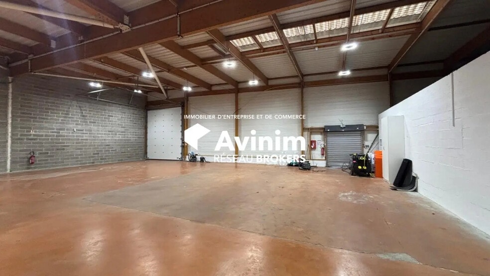 Local d’activités dans Harfleur à louer - Photo de l’immeuble – Image 3 sur 6