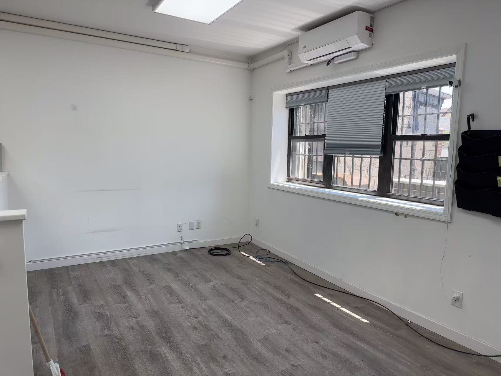 6517 18th Ave, Brooklyn, NY à louer Photo intérieure– Image 1 sur 3