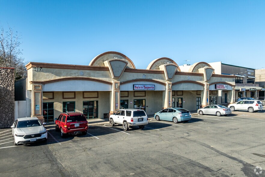 4445-4447 Auburn Blvd, Sacramento, CA à louer - Photo principale – Image 1 sur 28