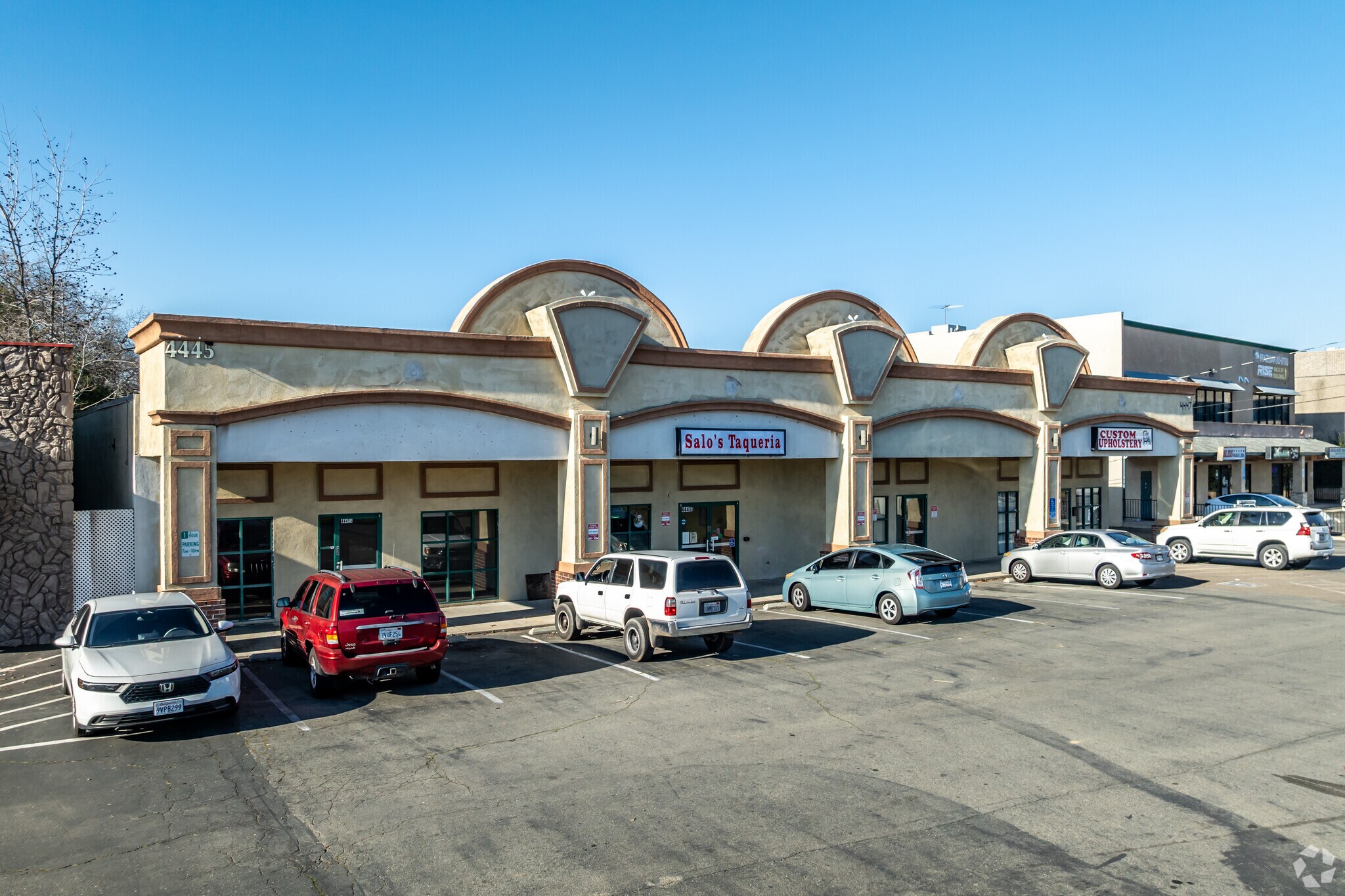 4445-4447 Auburn Blvd, Sacramento, CA à louer Photo principale– Image 1 sur 29