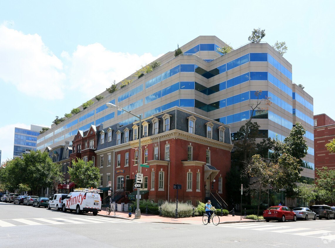 2000 Pennsylvania Ave NW, Washington, DC à louer Photo de l’immeuble– Image 1 sur 25