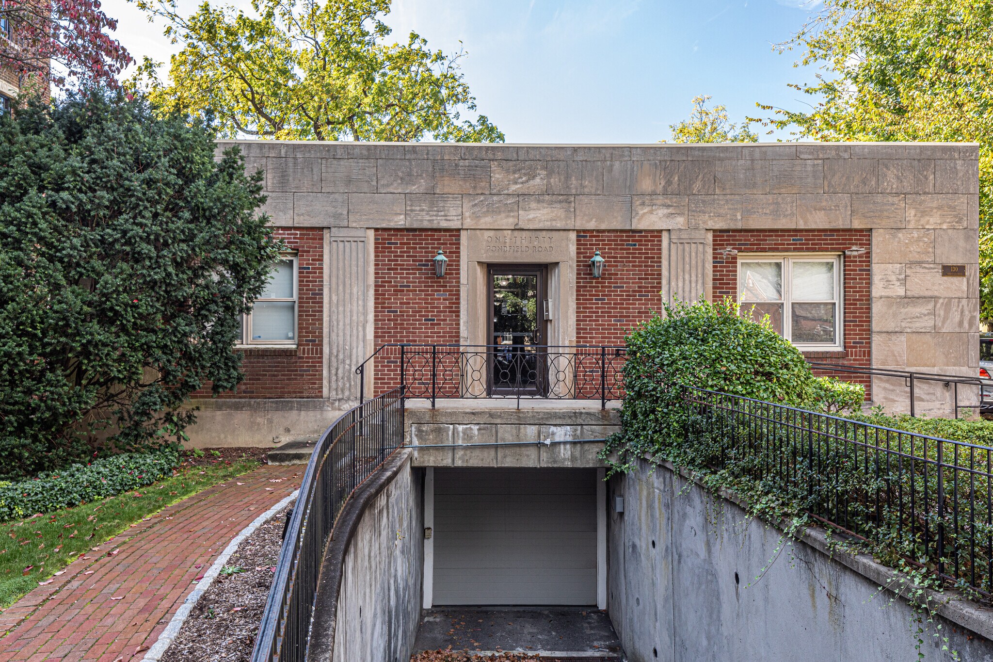 130 Pondfield Rd, Bronxville, NY à vendre Photo principale– Image 1 sur 23