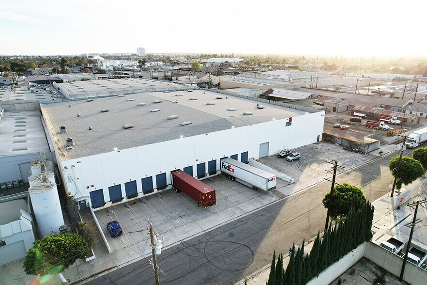 430 E Carlin Ave, Compton, CA à louer - Photo de l’immeuble – Image 2 sur 8