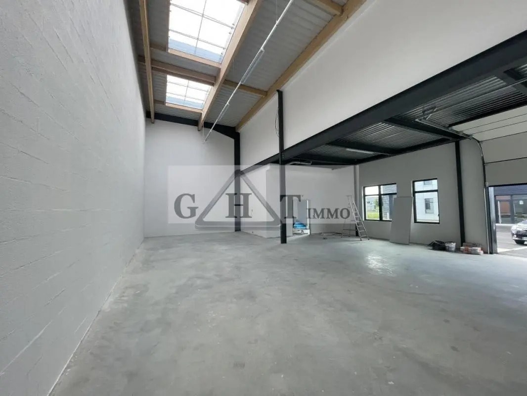 Industriel/Logistique dans Lieusaint à vendre Photo intérieure– Image 1 sur 5