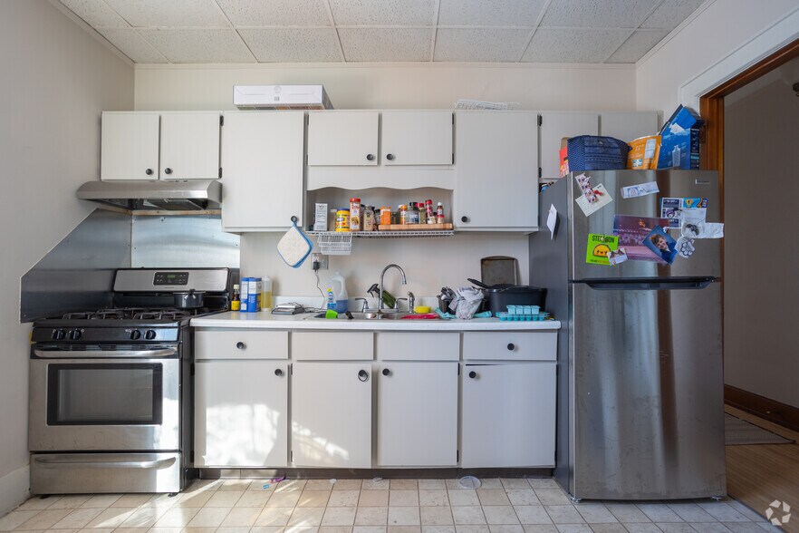 814 Center Ave, Bay City, MI à vendre - Photo intérieure – Image 2 sur 30