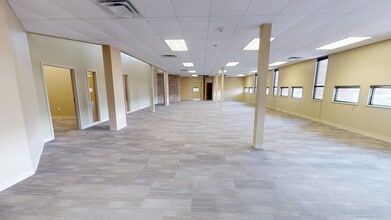8329 N Mopac Expy, Austin, TX à louer Photo intérieure– Image 1 sur 2