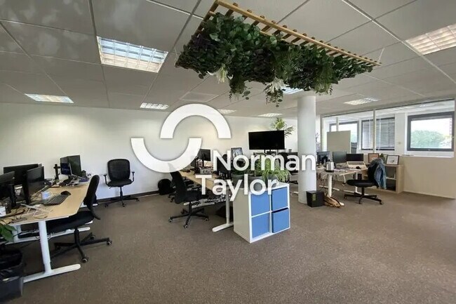 Plus de détails pour Bureau à louer