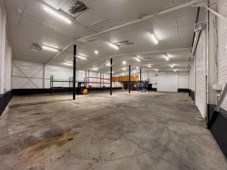 Bureau dans Pusignan à louer - Photo intérieure – Image 1 sur 7