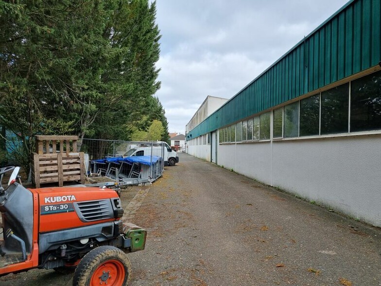 19 Rue Du Bel Air, Lisses à louer - Photo de l’immeuble – Image 1 sur 6