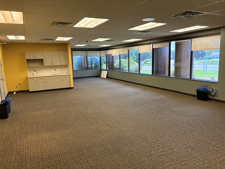 8600 W 110th St, Overland Park, KS à louer - Photo de l’immeuble – Image 3 sur 8