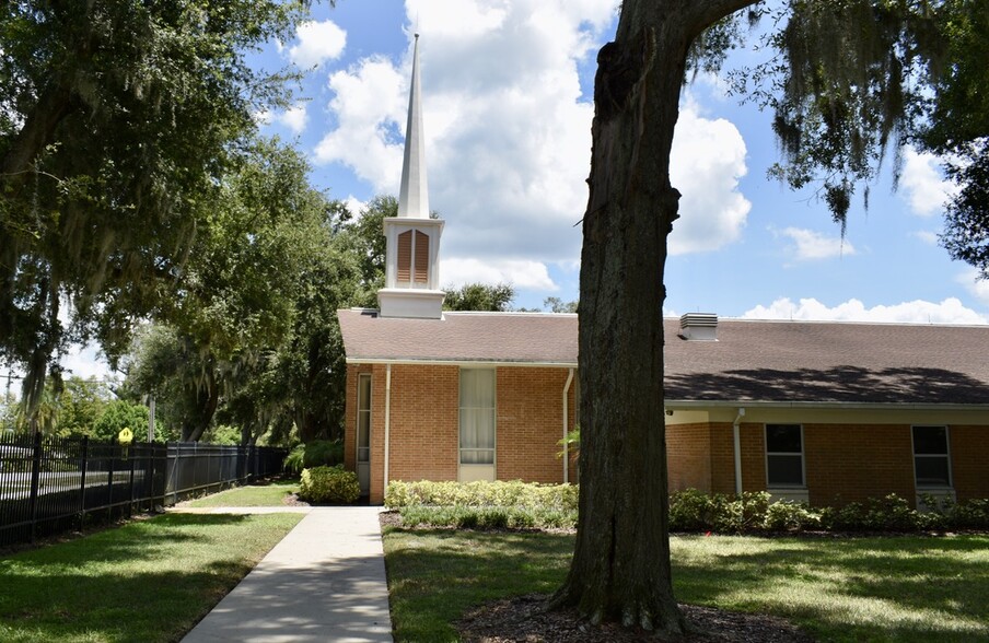 2337 S Crystal Lake Dr, Lakeland, FL à vendre - Photo de l’immeuble – Image 2 sur 32