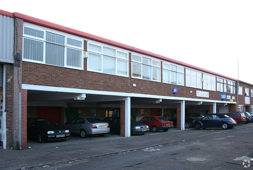 10 Browells Ln, Feltham à vendre - Photo de l’immeuble – Image 3 sur 4