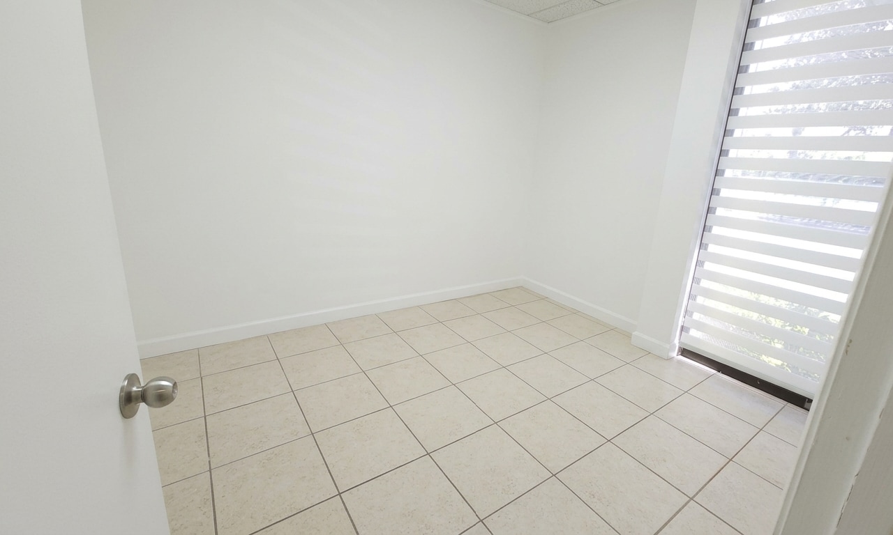17985 Biscayne Blvd, Miami, FL à louer Photo intérieure– Image 1 sur 3