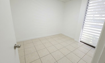 17985 Biscayne Blvd, Miami, FL à louer Photo intérieure– Image 1 sur 3