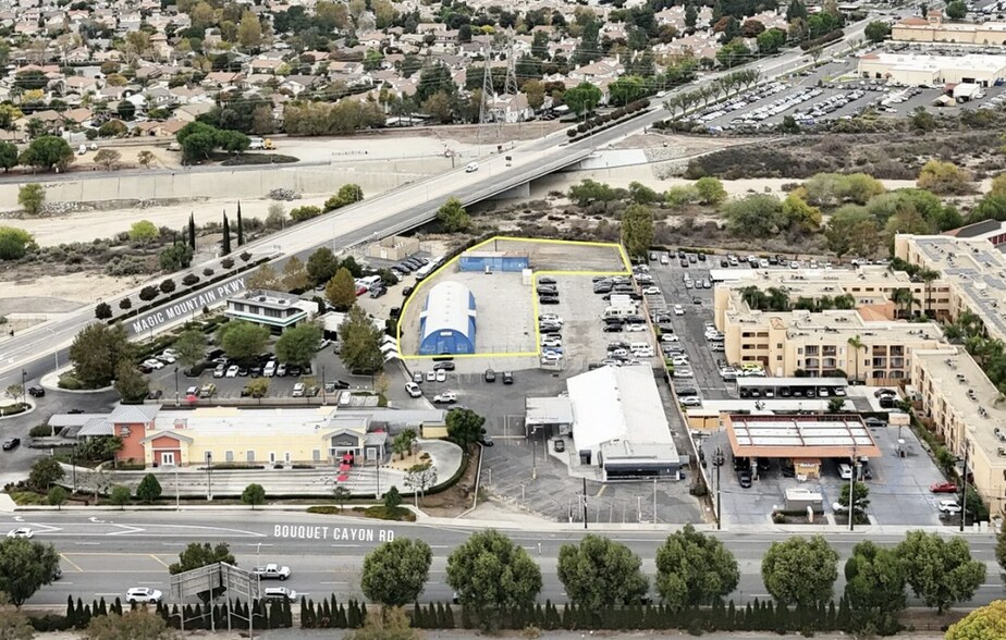 26007-26011 Bouquet Canyon Rd, Santa Clarita, CA à louer - Photo de l’immeuble – Image 2 sur 16