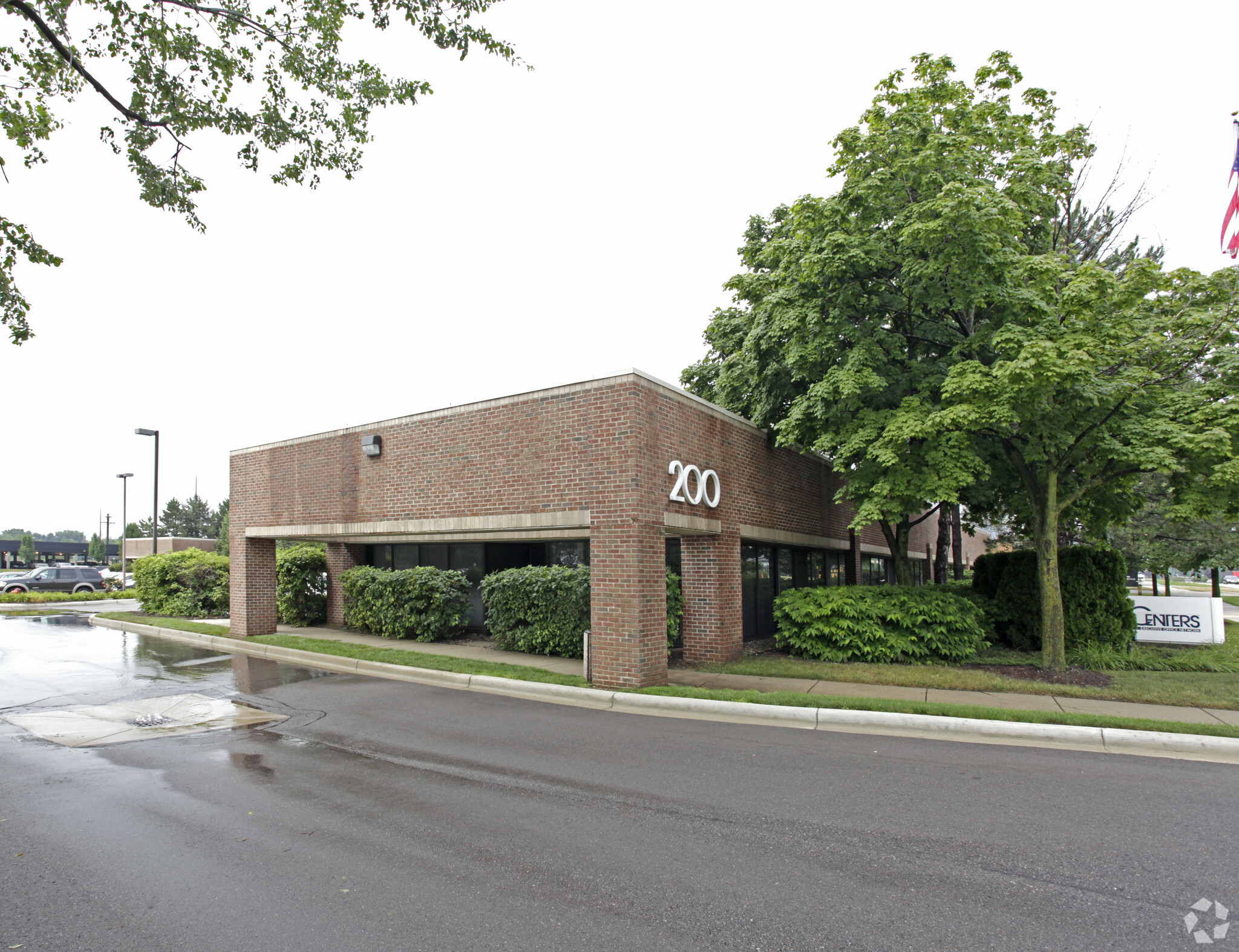 200 E Big Beaver Rd, Troy, MI à louer Photo de l’immeuble– Image 1 sur 21