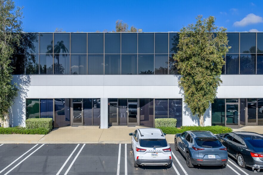 9007 Arrow Rt, Rancho Cucamonga, CA à vendre - Photo de l’immeuble – Image 3 sur 6