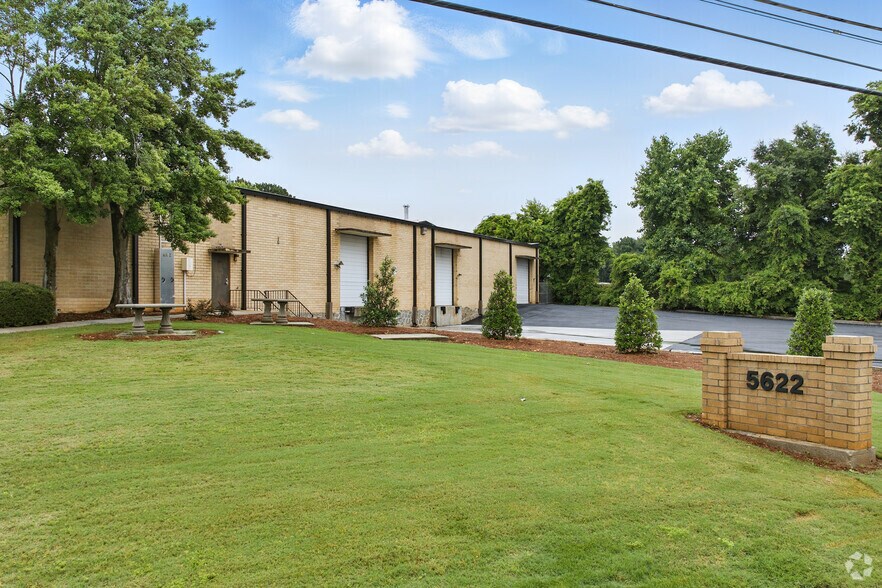 1532 Stone Ridge Dr, Stone Mountain, GA à louer - Photo de l’immeuble – Image 2 sur 9