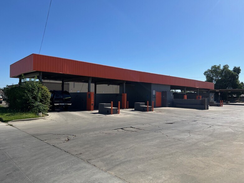 1200 N Ben Maddox Way, Visalia, CA à vendre - Photo de l’immeuble – Image 3 sur 8