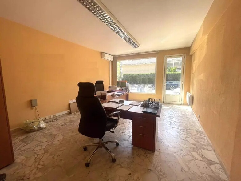 Local commercial dans Cannes à vendre - Photo intérieure – Image 2 sur 5