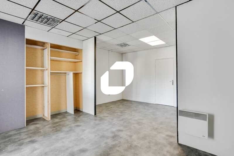 Bureau dans Mennecy à louer - Photo de l’immeuble – Image 3 sur 8